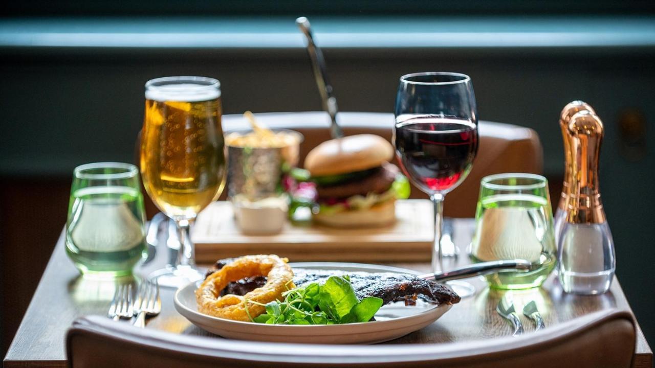 The Chequers Hotel Newbury  Zewnętrze zdjęcie