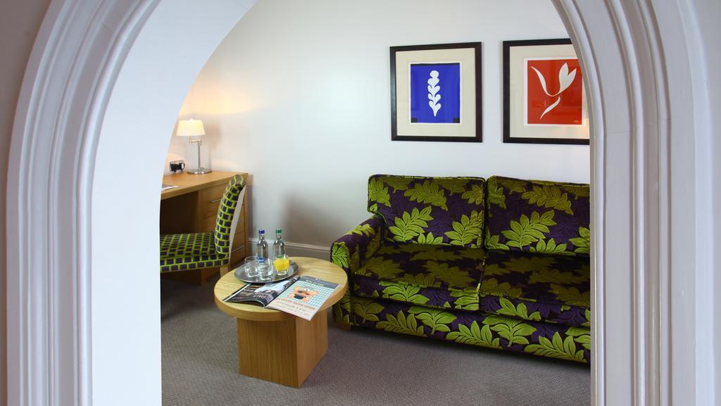 The Chequers Hotel Newbury  Zewnętrze zdjęcie
