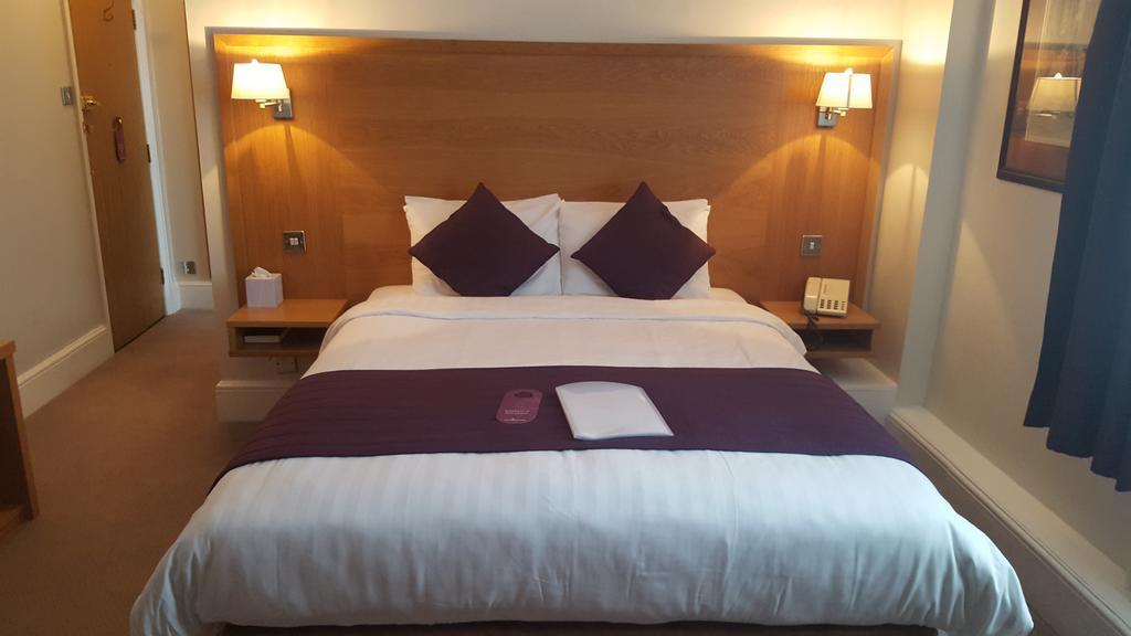 The Chequers Hotel Newbury  Zewnętrze zdjęcie