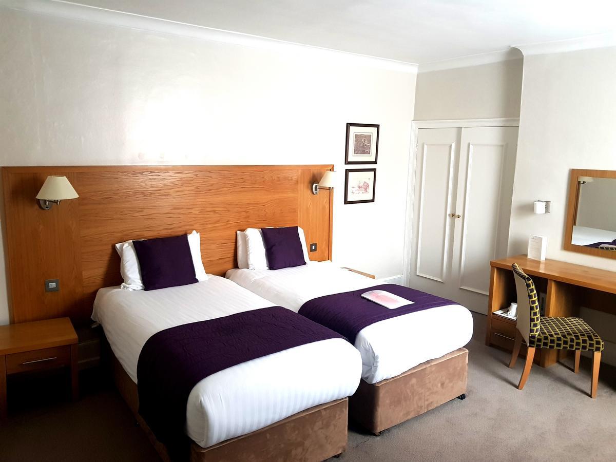 The Chequers Hotel Newbury  Zewnętrze zdjęcie
