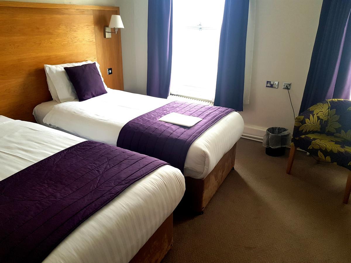 The Chequers Hotel Newbury  Zewnętrze zdjęcie